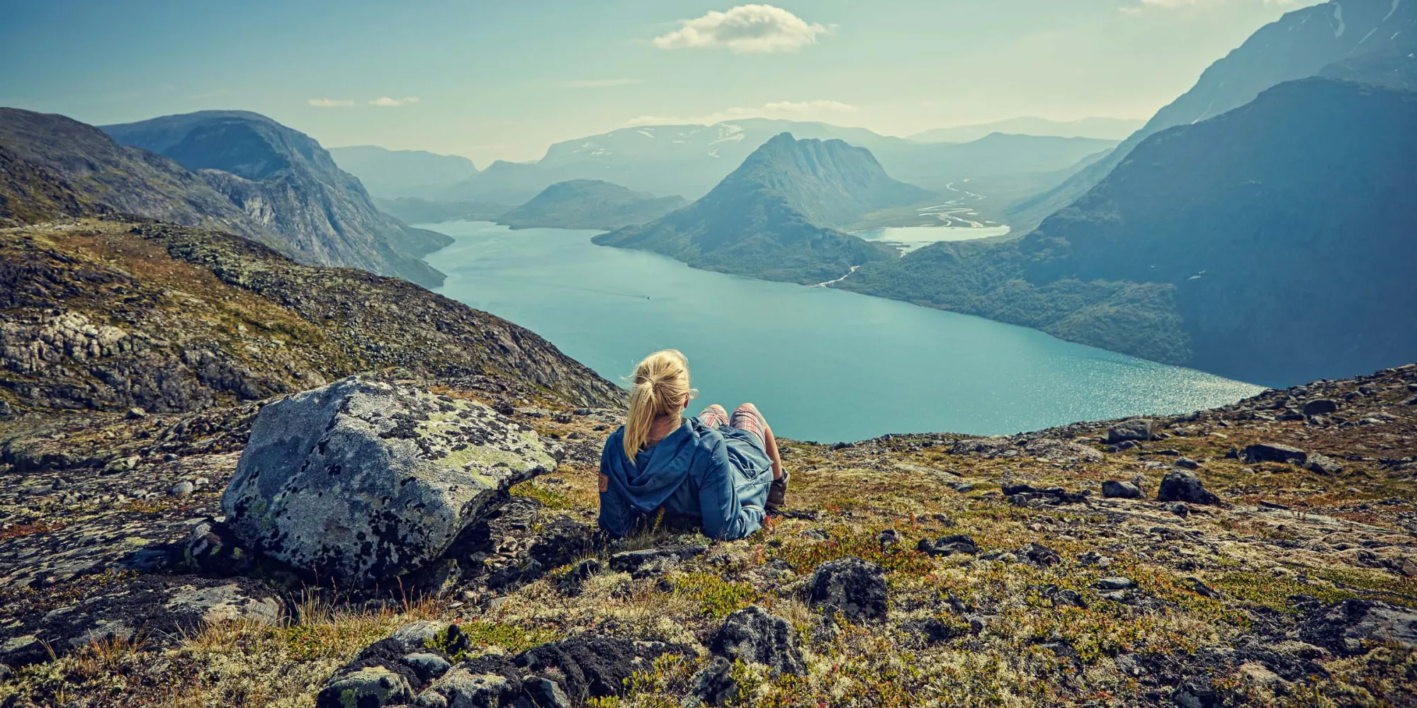 Besseggen -  Utsikt mot Gjende