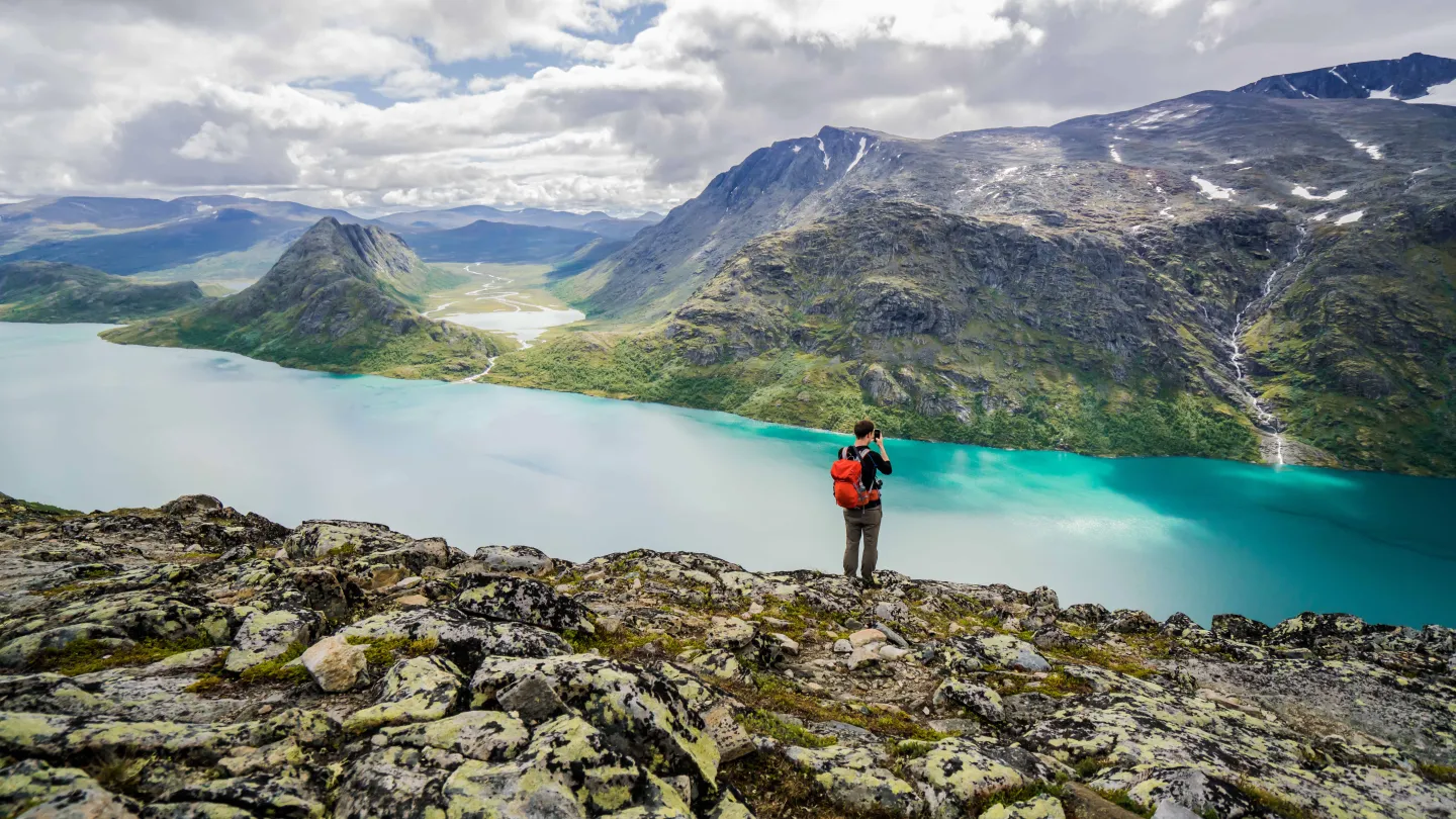 Utsikt fra Besseggen i Jotunheimen